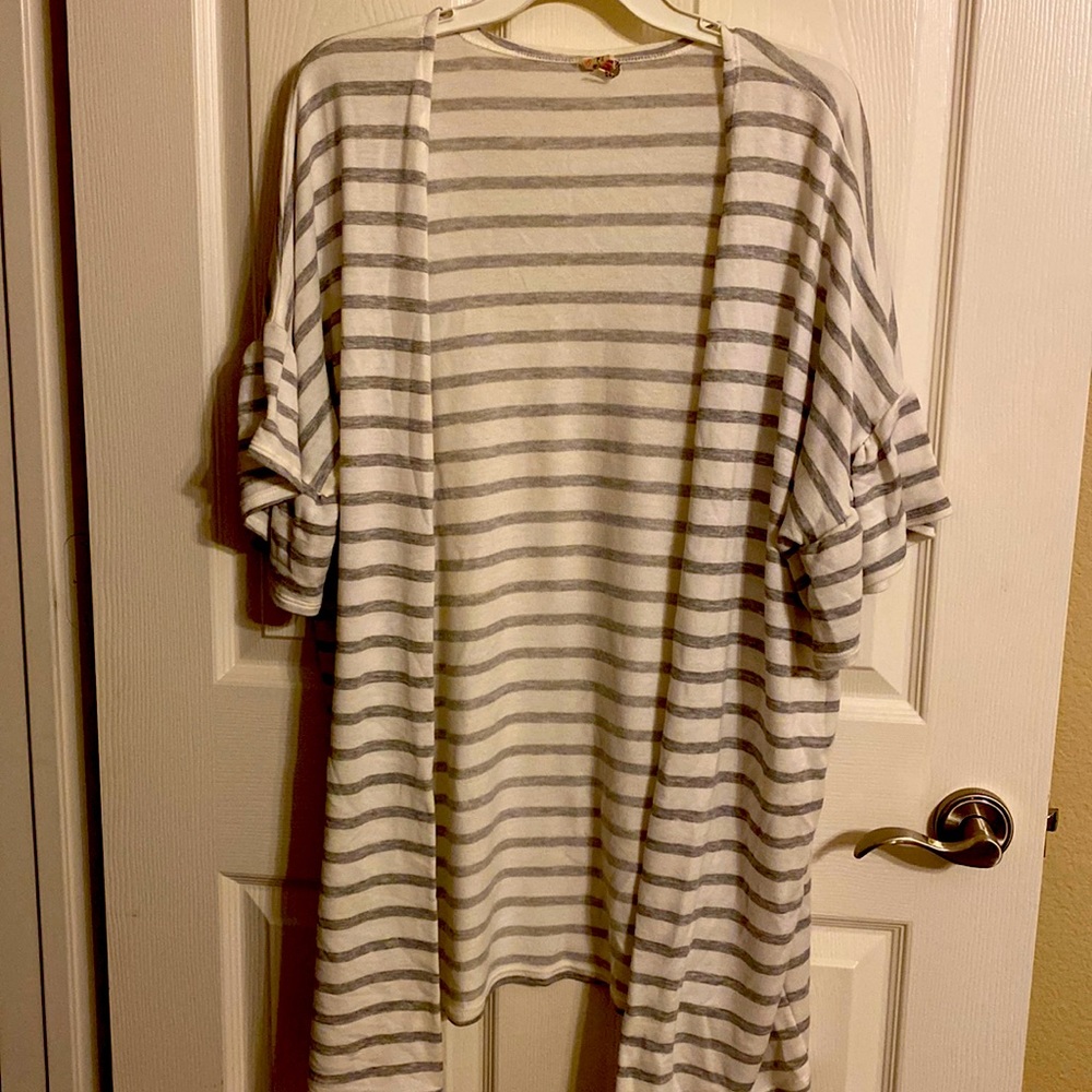 Light short sleeve cardigan